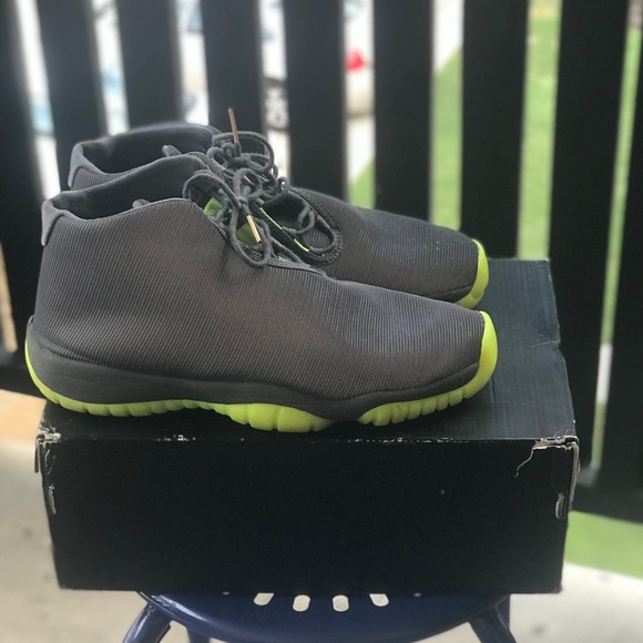 Jordan “Grey Reflective” Futures 7y - Picture 1 of 3